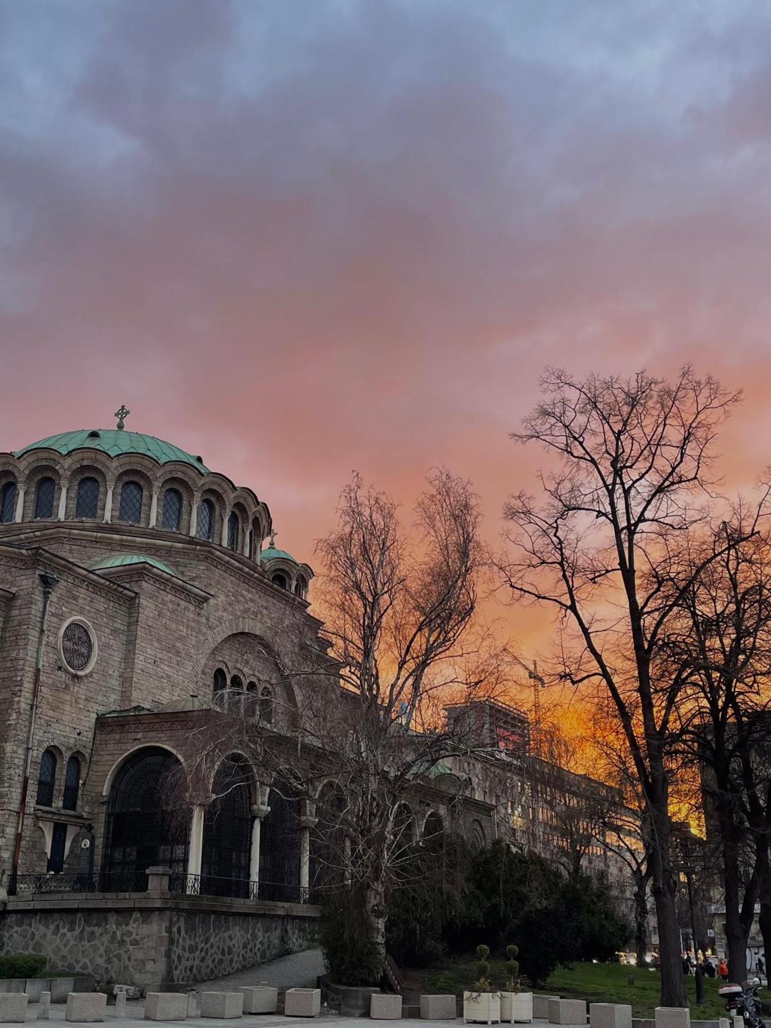 Sofia Balkan Palace Esterno foto The dome of the church