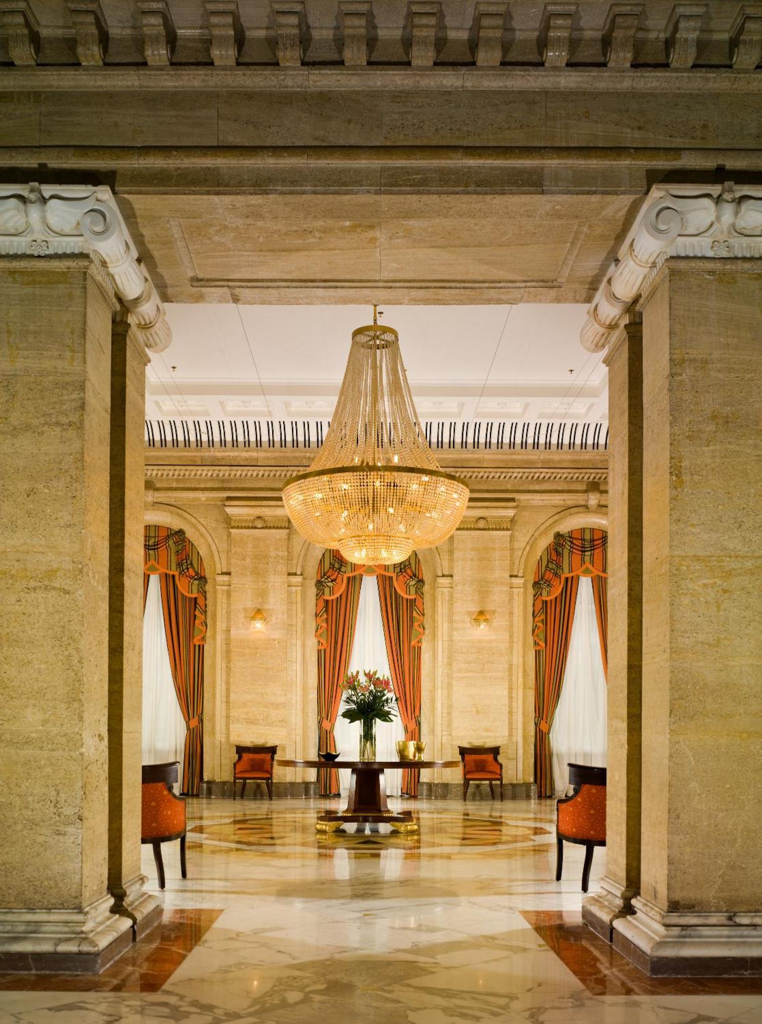 Sofia Balkan Palace Esterno foto The interior of the National Museum of the Republic of China