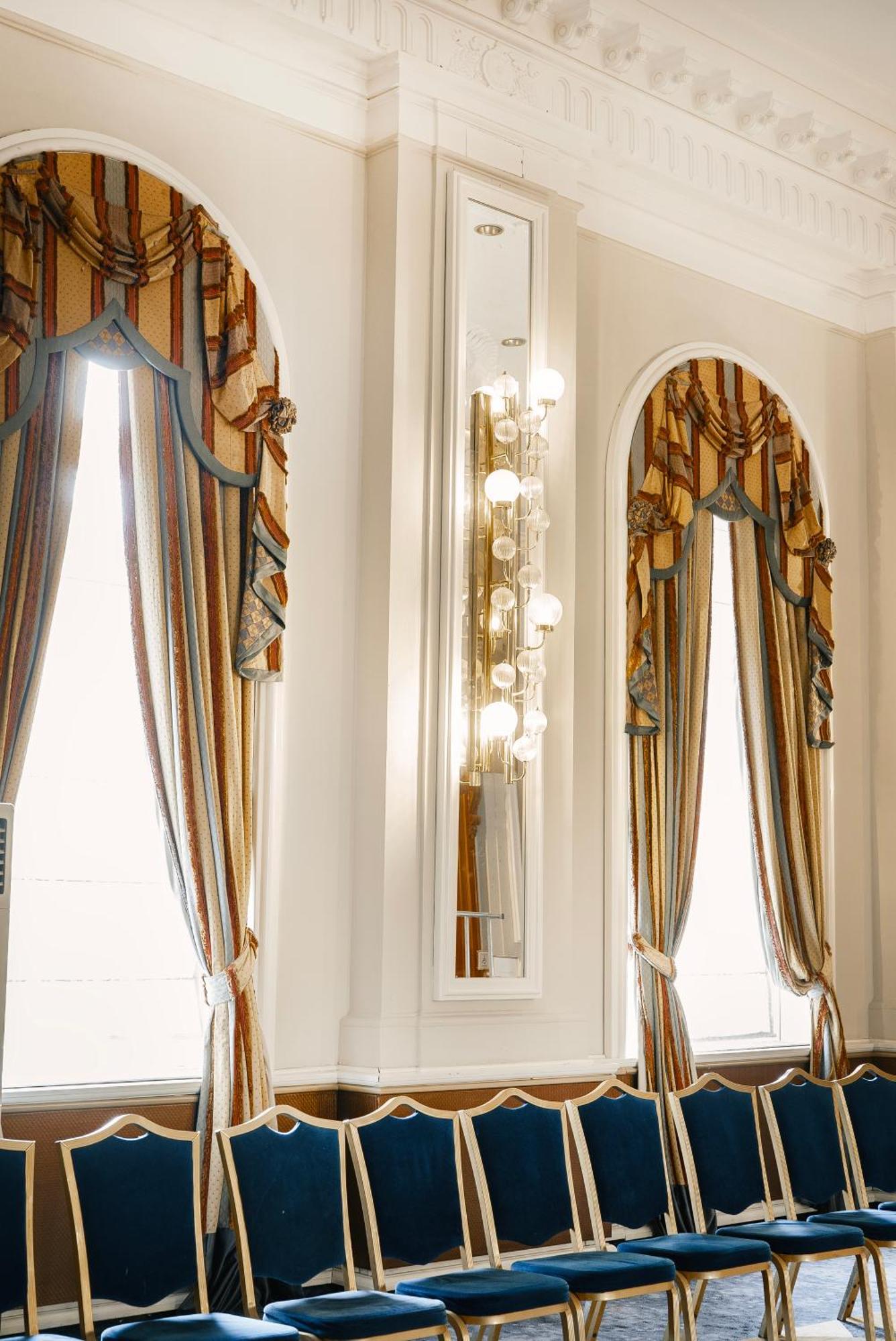 Sofia Balkan Palace Esterno foto Curtains