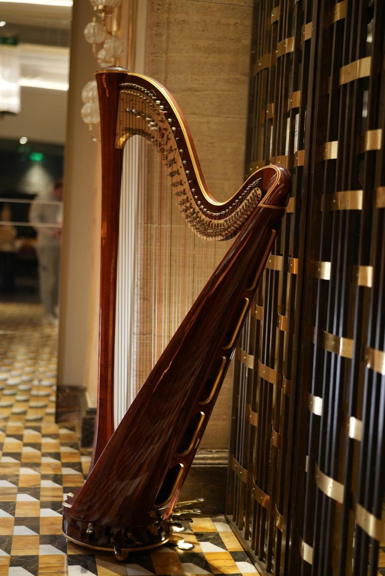 Sofia Balkan Palace Esterno foto Harp