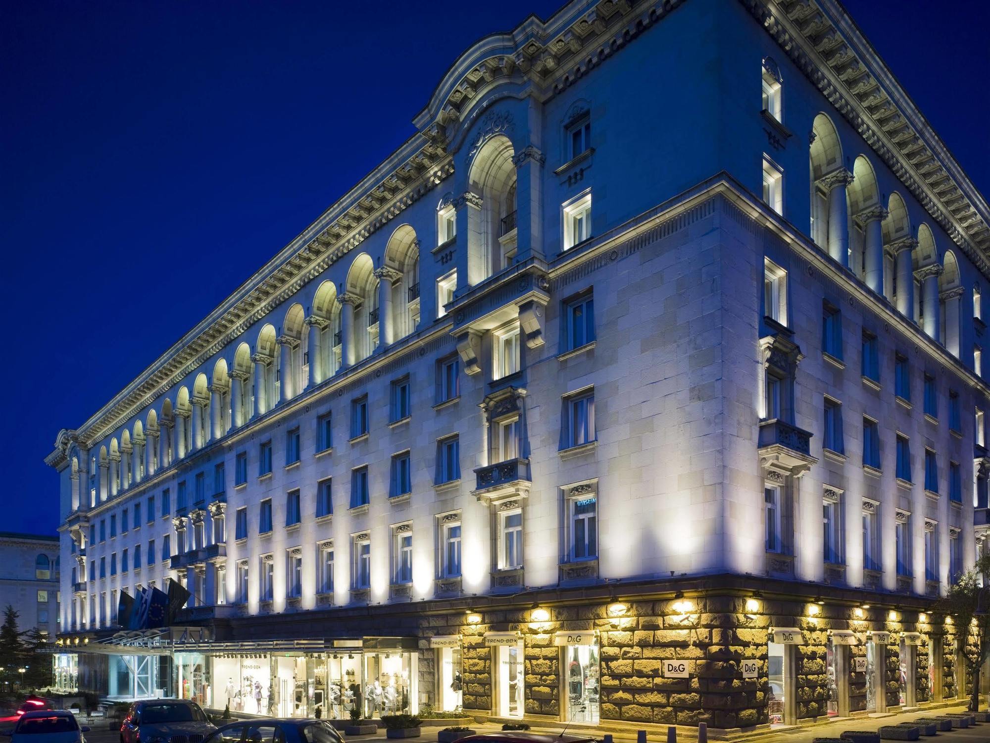 Sofia Balkan Palace Esterno foto The hotel at night