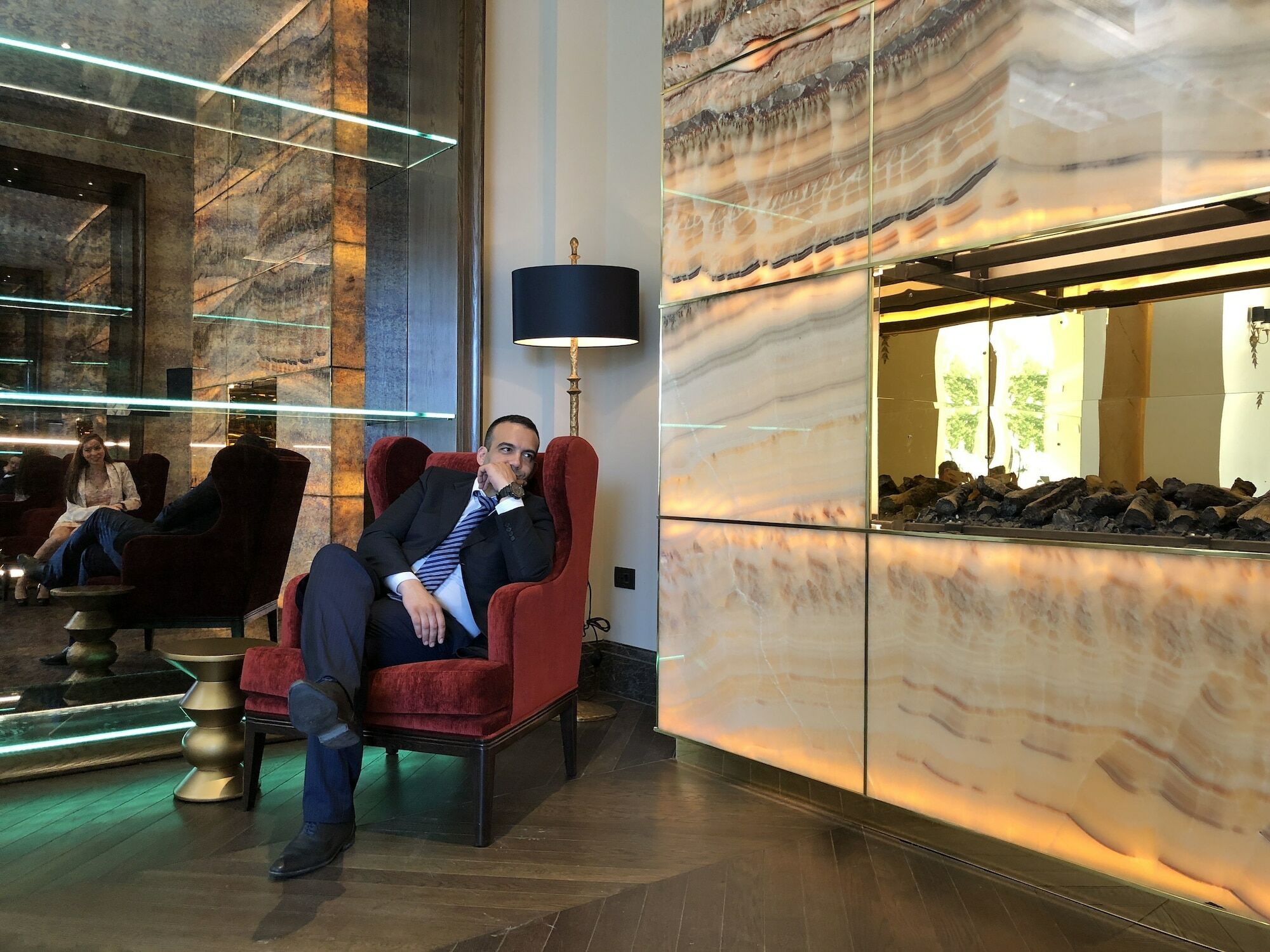Sofia Balkan Palace Esterno foto A man waiting for a flight at the lounge