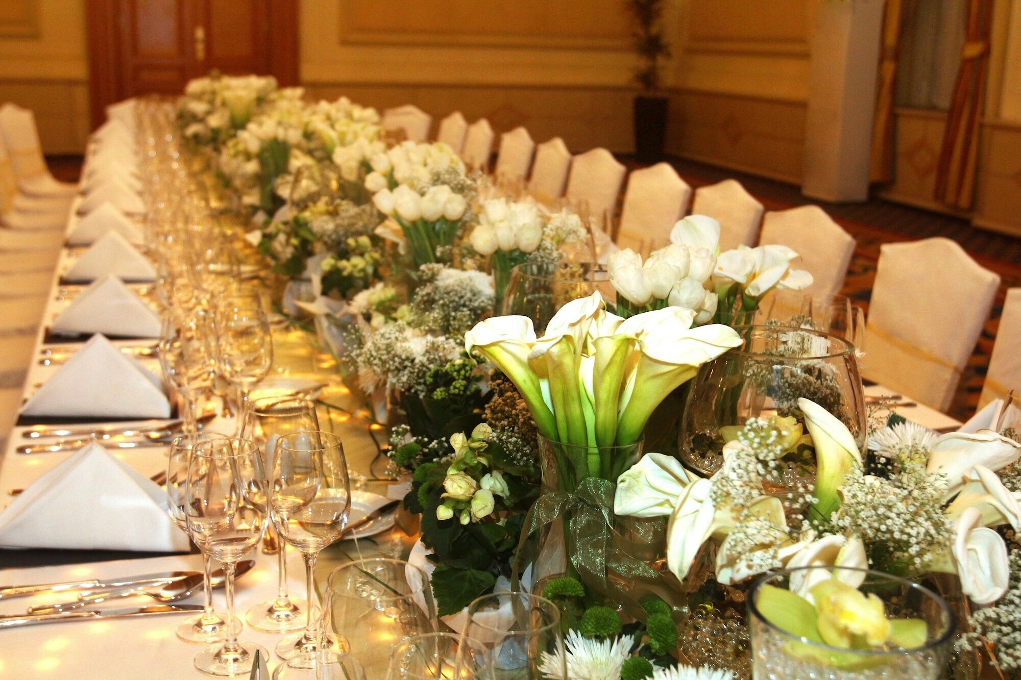 Sofia Balkan Palace Esterno foto A table set for a wedding reception